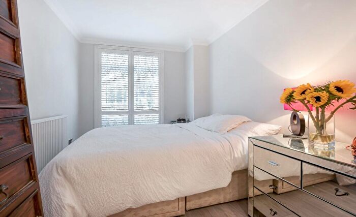 2 Bedroom Flat For Sale In Edith Grove, London, SW10