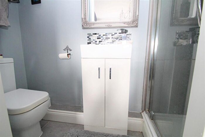 4 Bedroom Detached House For Sale In Hambro Avenue, Rayleigh, SS6