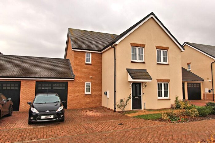 4 Bedroom Link Detached House For Sale In Windmill Grove, Potton, Sandy, SG19