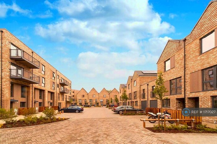 3 Bedroom Maisonette To Rent In Fisher Close, London, SE16