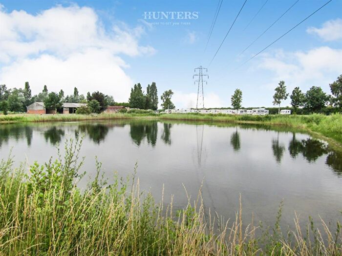 3 Bedroom Bungalow For Sale In Butterwick Road, Messingham, Scunthorpe, DN17