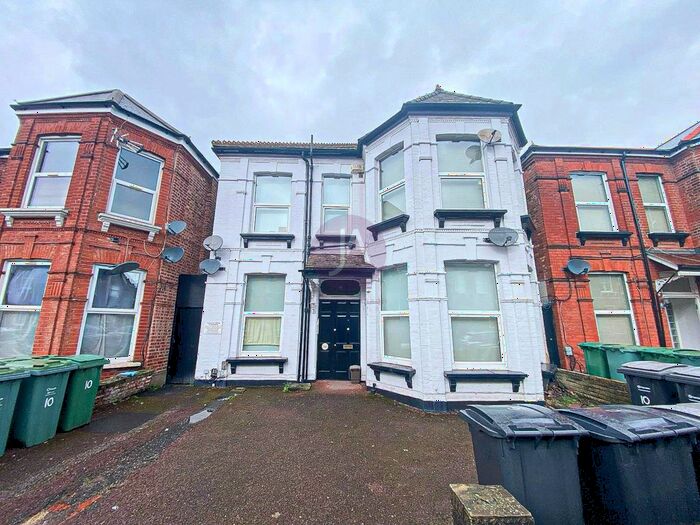 Studio To Rent In Manstone Road, Kilburn, London, NW2