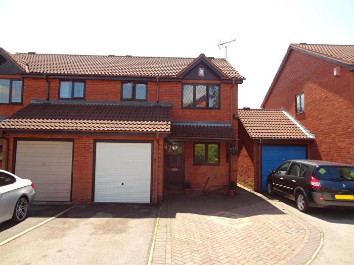 3 Bedroom Semi-Detached House To Rent In Halstead Grove, Solihull, B91