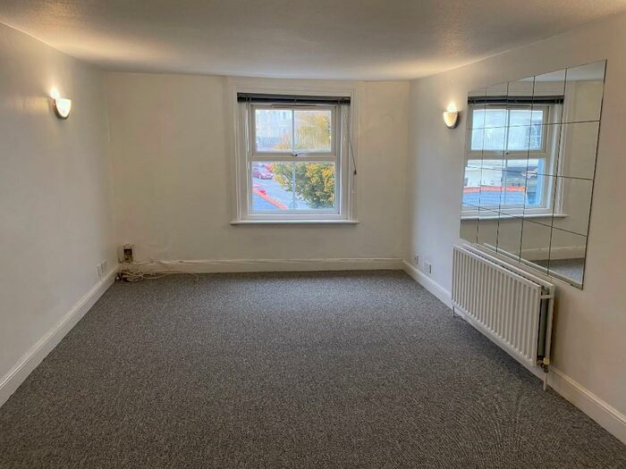 2 Bedroom Flat To Rent In Flat, Commercial Road, Bournemouth, Dorset, BH2