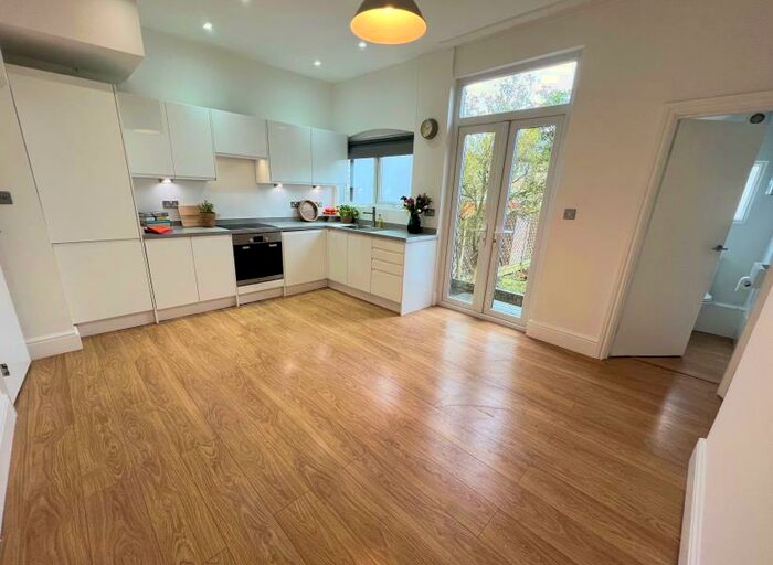 3 Bedroom Terraced House To Rent In Spencer Road, London, N11