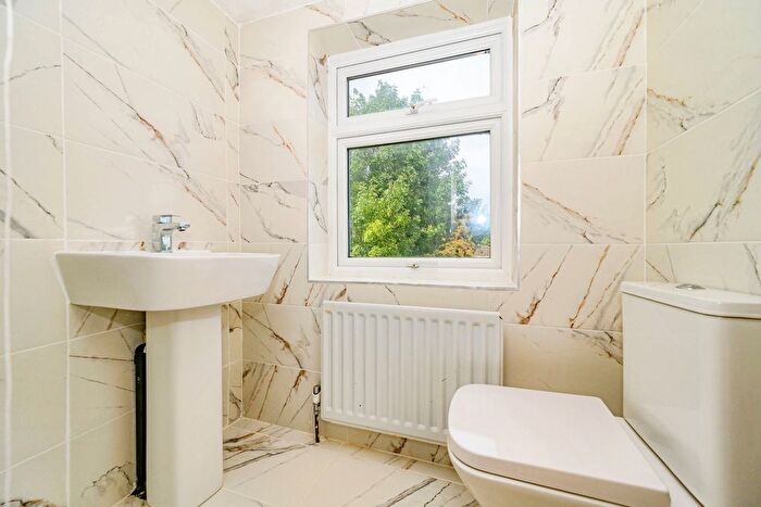 3 Bedroom End Of Terrace House For Sale In West Street, Dunstable, Bedfordshire, LU6