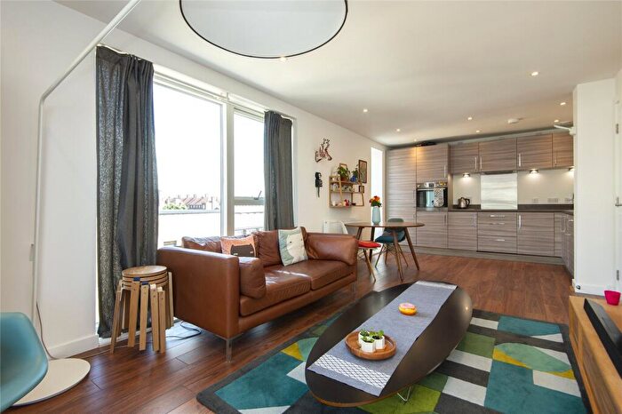 2 Bedroom Flat To Rent In Atkins Square, Dalston Lane, Hackney, London, E8