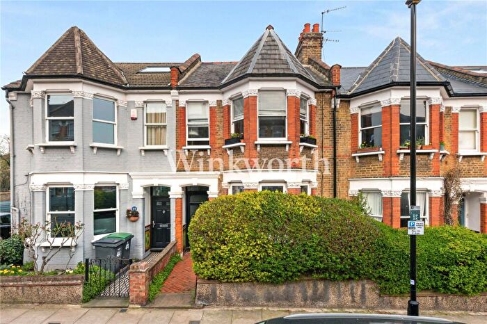 3 Bedroom Apartment For Sale In Downhills Park Road, London, N17