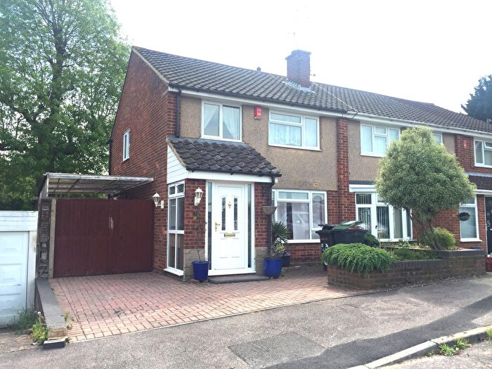 3 Bedroom Semi-Detached House To Rent In Butely Road, Luton, LU4