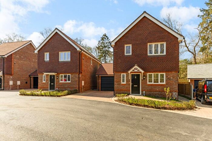 3 Bedroom Detached House To Rent In Petticoat Close Godalming, GU8