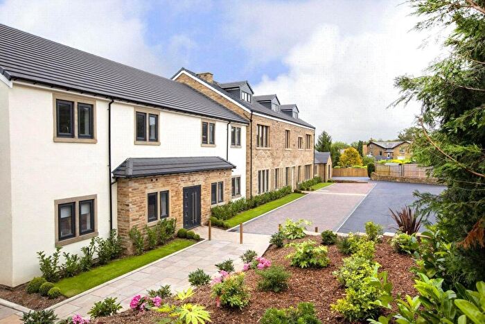 2 Bedroom Property To Rent In Hollin Wood Close, Shipley, BD18