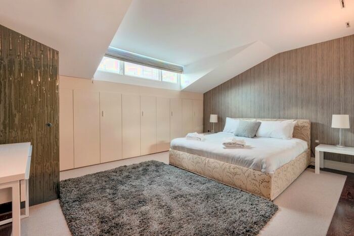 2 Bedroom Flat To Rent In Holland Park, London, W11