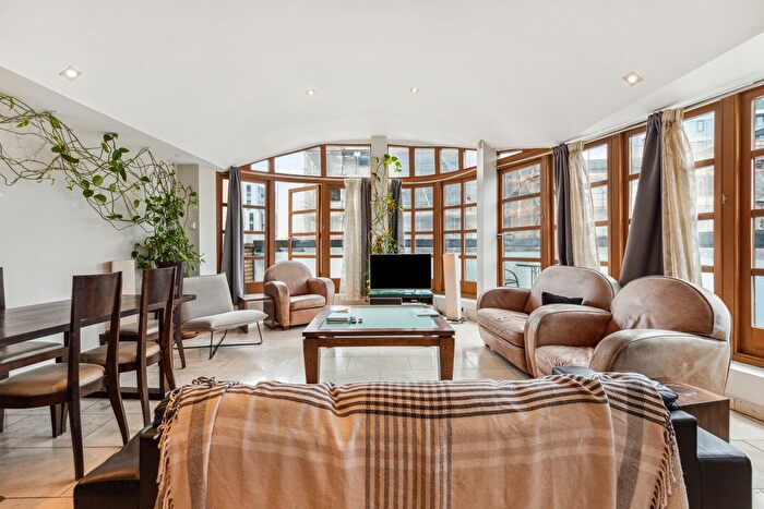 2 Bedroom Flat To Rent In Mediterranean House, Wandsworth High Street, SW18