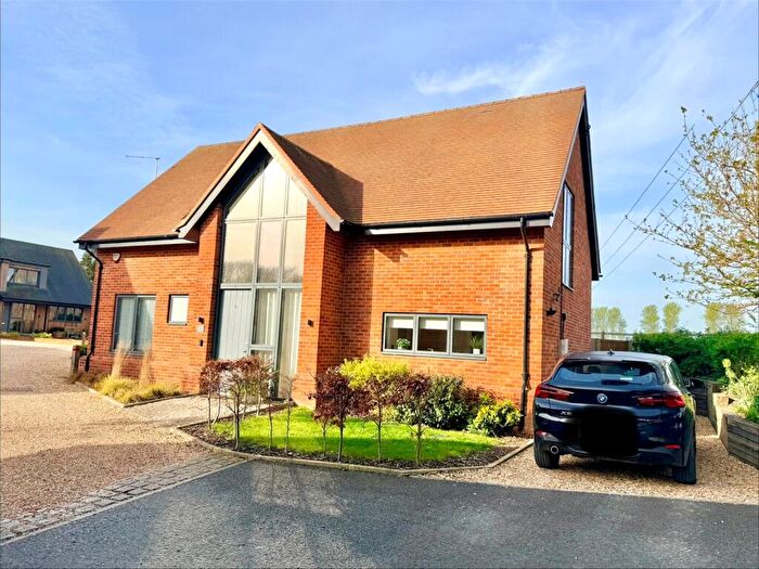 4 Bedroom Detached House For Sale In Sway Road, Lymington, Hampshire, SO41