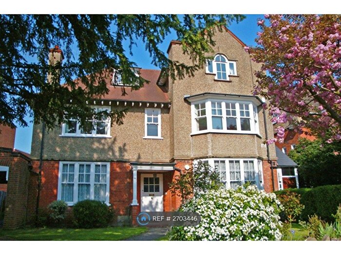 3 Bedroom Flat To Rent In Murray Road, London, SW19