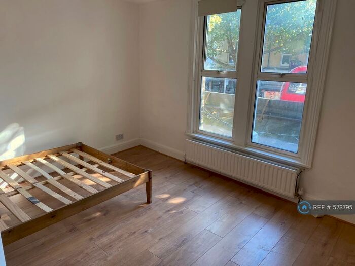 Studio To Rent In Grove Vale, London, SE22