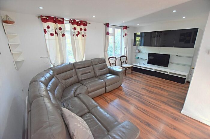 4 Bedroom Terraced House To Rent In Paul Gardens, Croydon, CR0