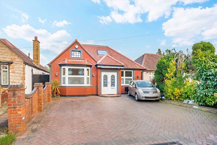 5 Bedroom Bungalow For Sale In Upper Sutton Lane, Hounslow, TW5