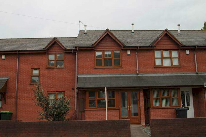 2 Bedroom Semi-Detached House To Rent In Halesowen Road, Cradley Heath, West Midlands, B64