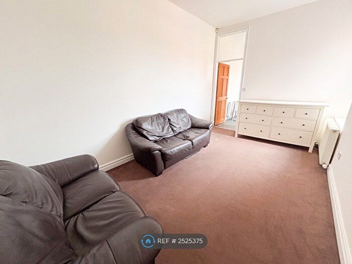 3 Bedroom Flat To Rent In Ellesmere Road, Newcastle Upon Tyne, NE4