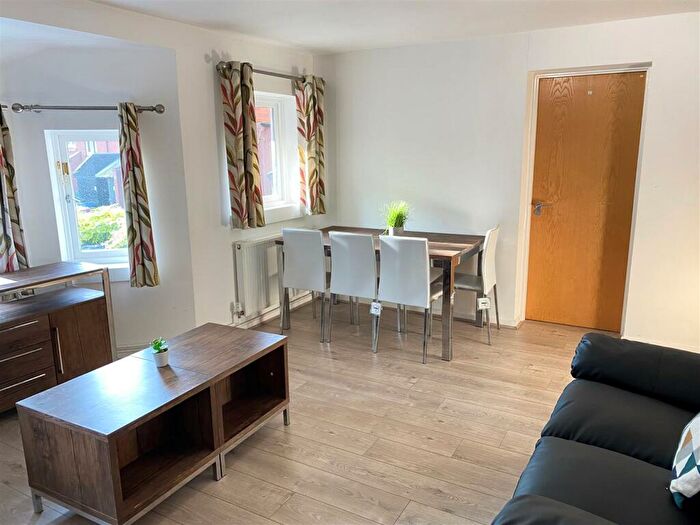 5 Bedroom Flat To Rent In Bed Student Flats, The Forum, Tiverton Way, CB1