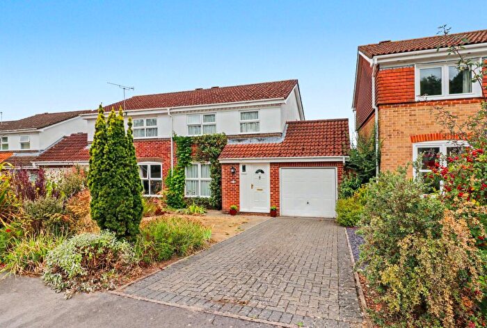 3 Bedroom Semi-Detached House For Sale In The Beeches, Fair Oak, SO50