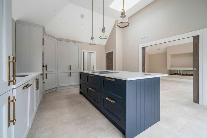 4 Bedroom Bungalow To Rent In Ripley, Ripley, Woking, GU23