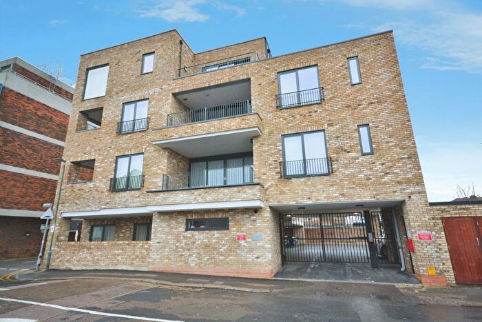 1 Bedroom Apartment For Sale In Swanfield Road, Waltham Cross, EN8