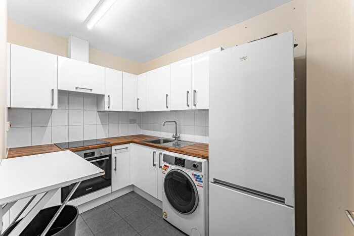 2 Bedroom Flat To Rent In Leytonstone Road, Stratford, E15