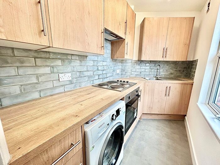 1 Bedroom Flat To Rent In Hamilton Road, London, E17