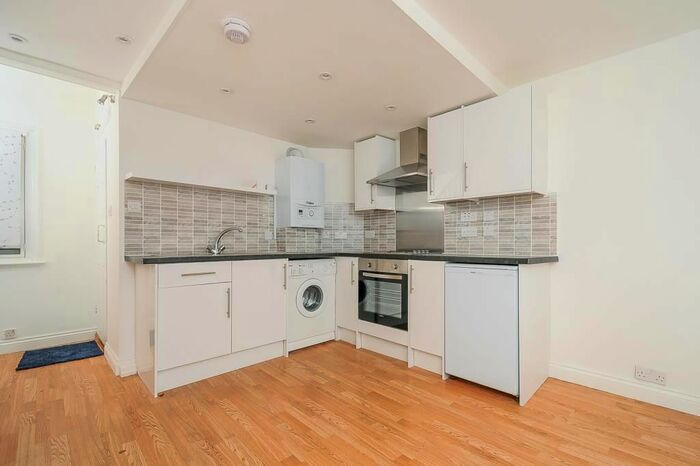 1 Bedroom Flat To Rent In Kew Road, Richmond, TW9