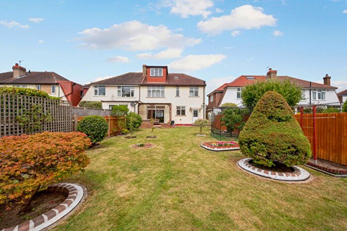 4 Bedroom Semi-detached House For Sale In The Byeways, Surbiton, KT5