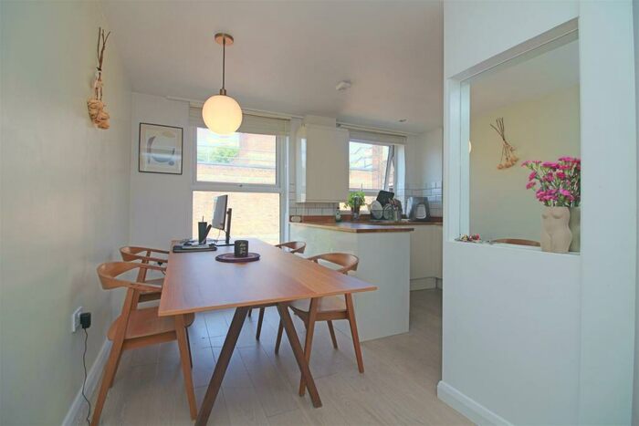 2 Bedroom Flat To Rent In Grayling Square, London, E2