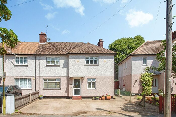 3 Bedroom Semi-Detached House For Sale In Woodside, Watford, WD24