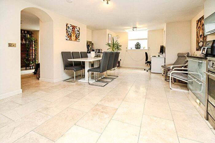 2 Bedroom Flat For Sale In Warwick Place, Leamington Spa, CV32