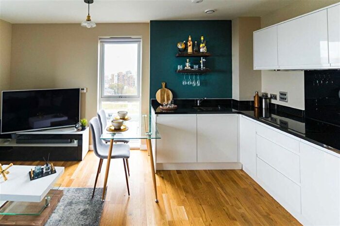 2 Bedroom Flat For Sale In Greenwich High Road, London, SE10