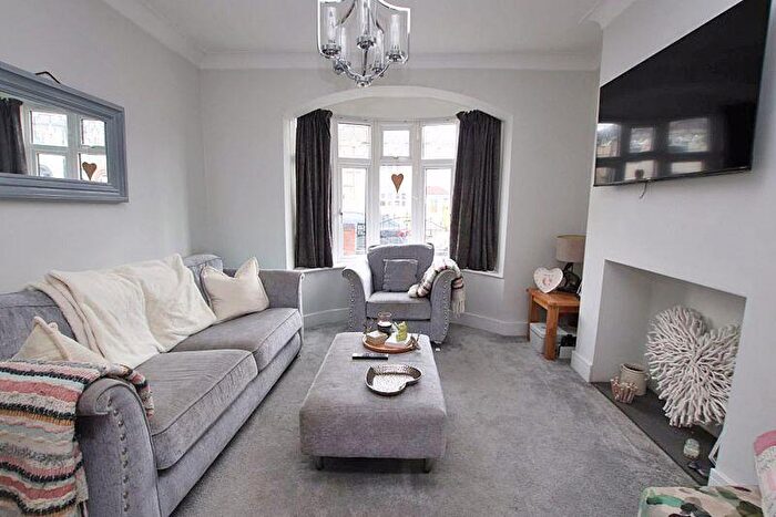 3 Bedroom Semi-Detached House For Sale In Lichfield Road, Grimsby, DN32