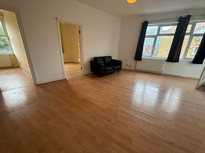2 Bedroom Flat To Rent In Hoe Street, London, E17