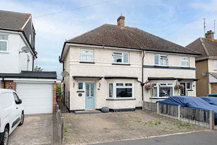 3 Bedroom Semi-Detached House For Sale In Brendon Way, Westcliff-on-sea, SS0