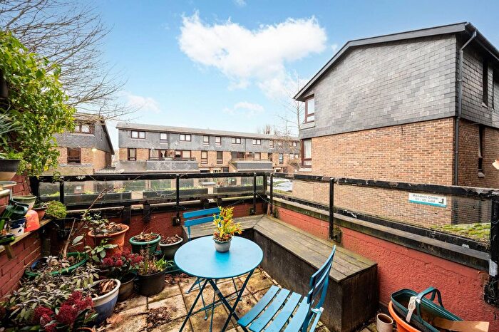 2 Bedroom Flat For Sale In Manaton Close, Peckham, London, SE15