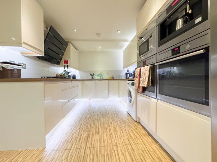 7 Bedroom Terraced House To Rent In Miskin Street, Cathays, CF24