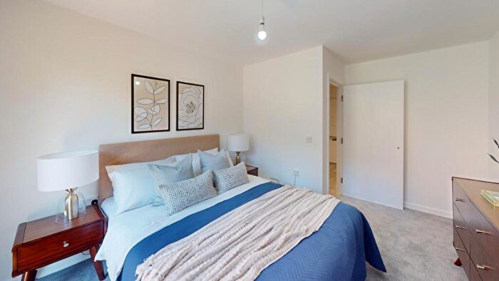 2 Bedroom Apartment To Rent In Queensway, Southampton, Hampshire, SO14