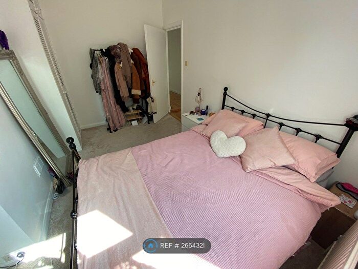 2 Bedroom Flat To Rent In West Bank, London, N16