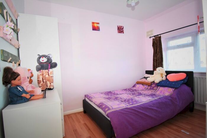 3 Bedroom End Of Terrace House To Rent In Middle Park Avenue, London SE9