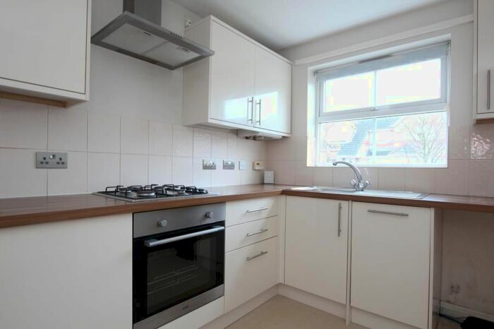 3 Bedroom End Of Terrace House To Rent In Blackwater Way, Kingswood HU7