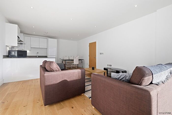 3 Bedroom Flat For Sale In Hoy Street, London, Greater London, E16