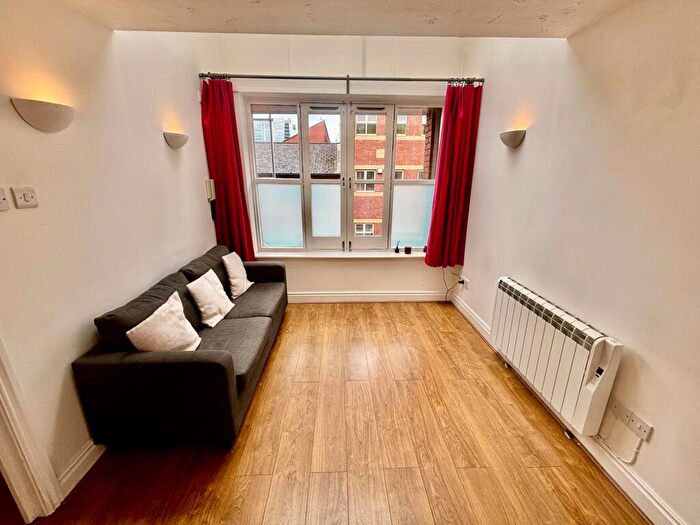 2 Bedroom Apartment For Sale In Cox Street, Jewellery Quarter, Birmingham, B3 - Photo 3