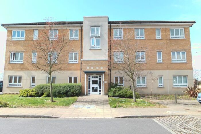 2 Bedroom Flat To Rent In Ochre Court, Feltham, Middlesex TW13