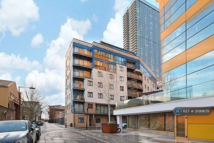 2 Bedroom Flat To Rent In Block Wharf, London, E14