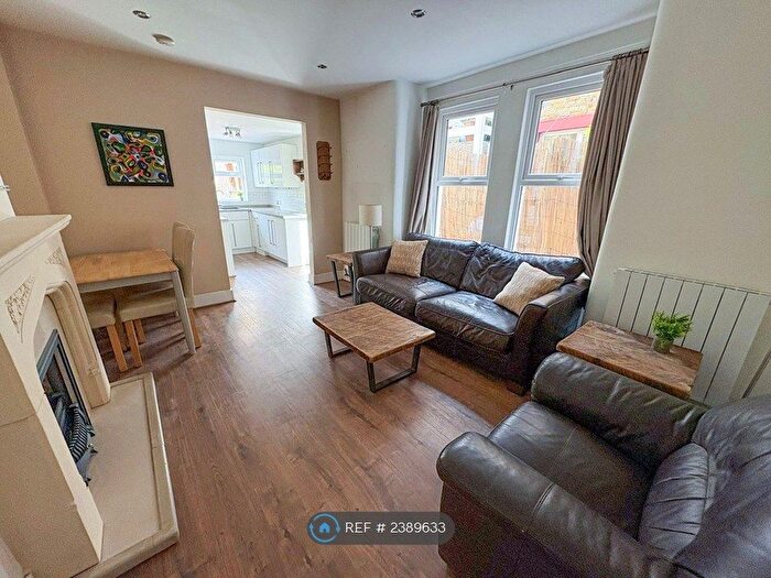 2 Bedroom Flat To Rent In Gilbey Road, London, SW17